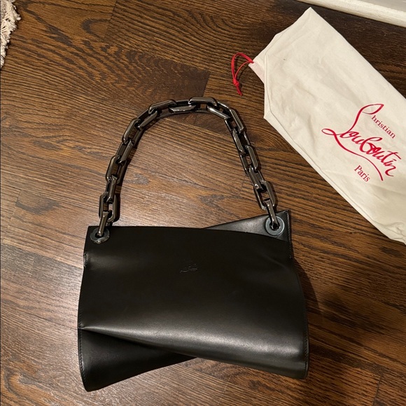 NWOT Christian Louboutin
Loubitwist Chain Shoulder Bag in black Leather - Picture 9 of 10